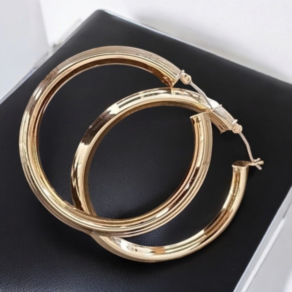 GUESS Large Gold Hoops Hoop Earrings 2" Hip Hop Y2K Vibe Polished - Picture 9 of 11